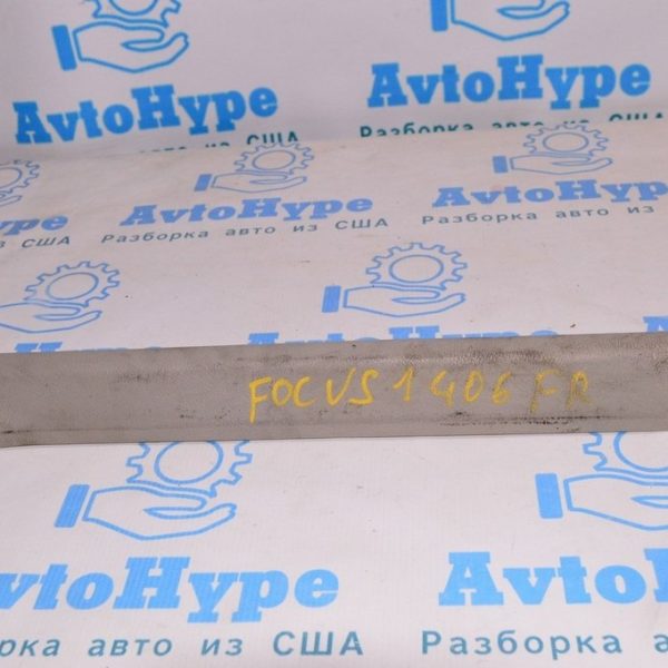 Накладка порога перед прав Ford Focus mk3 11-18 беж CV6Z-5413208-AA