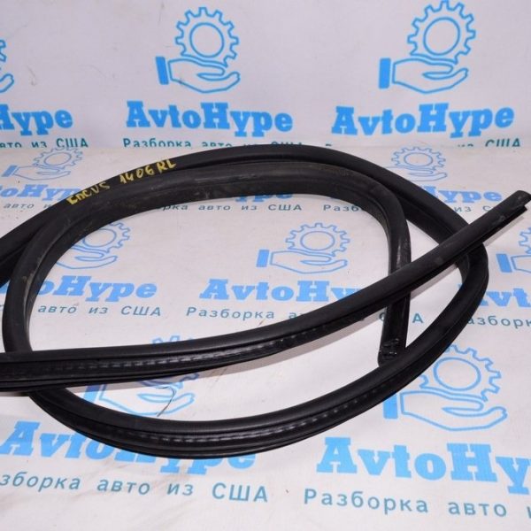 Уплотнитель дверного проема зад лев Ford Focus mk3 11-18 CV6Z-5825324-A