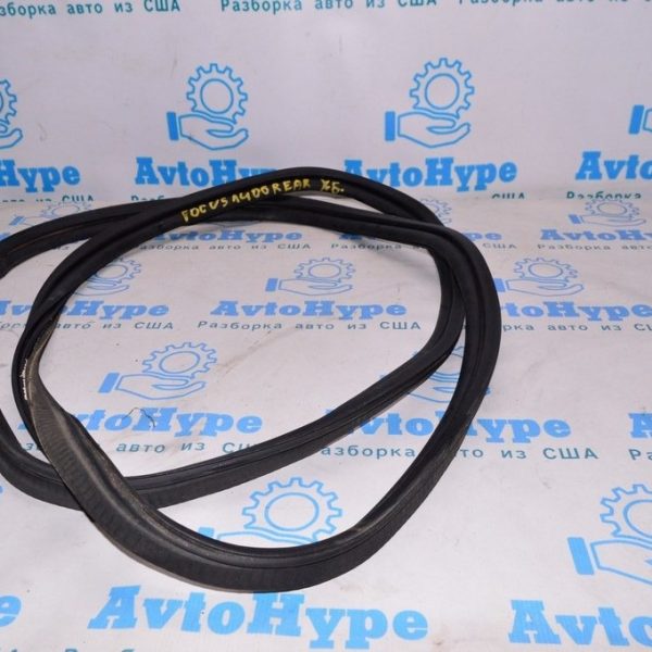 Уплотнитель (резина) двери багажника Ford Focus mk3 11-18 5d CV6Z-5843720-A