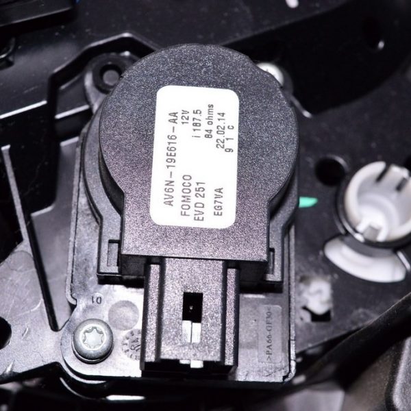 Актуатор моторчик привод печки (кондиционер) Ford Focus mk3 11-18 AV6N19E616AA