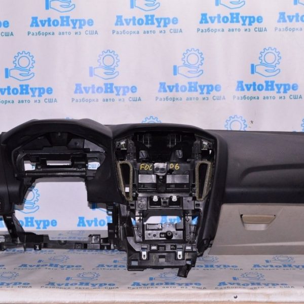 Торпедо передняя панель голая Ford Focus mk3 11-14 (06) деф крепления DV6Z-5804320-GA