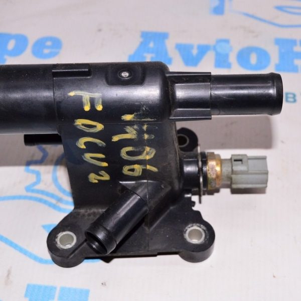 Пластиковый тройник на охлаждение жидкости Ford Focus mk3 11-14 2.0 CM5E8K556BA