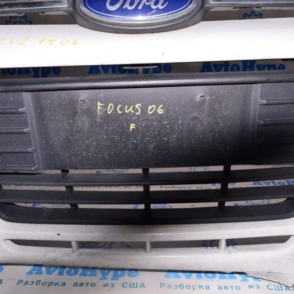 Решетка переднего бампера центр Ford Focus mk3 11-14 дорест глянец BM5Z-17K945-GA