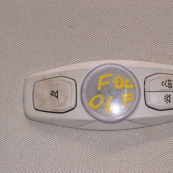 Плафон освещения перед Ford Focus mk3 11-18 серый CM5Z-15B691-A
