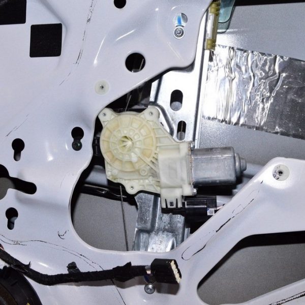 Стеклоподъемник с мотором зад прав Ford Focus mk3 11-18 CM5Z-5827000-A