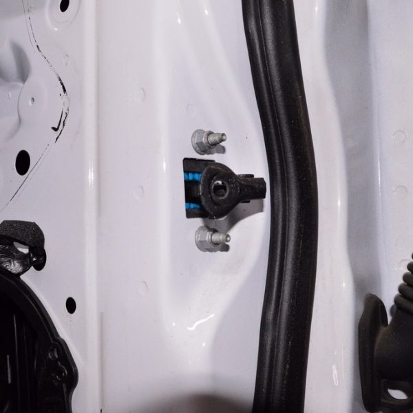 Ограничитель двери перед лев Ford Focus mk3 11-18 CP9Z-5823500-A