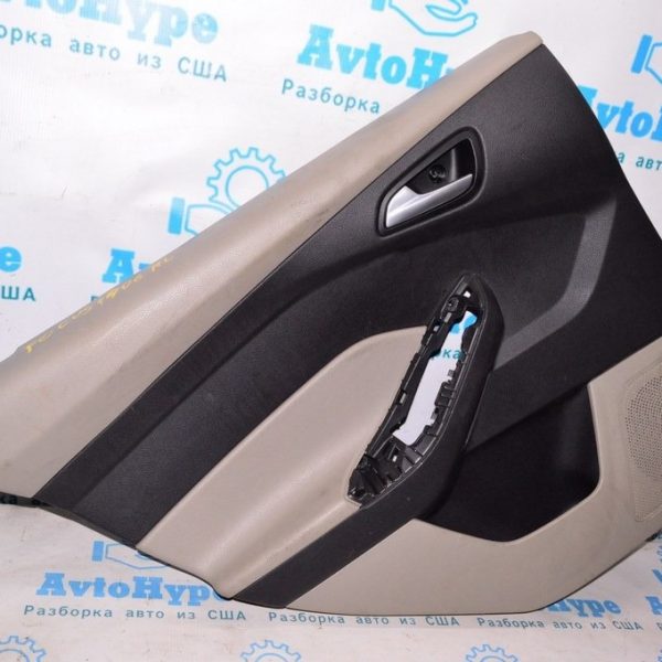 Обшивка двери (карточка) зад лев Ford Focus mk3 11-18 беж с черн вставкой DM5Z-5427407-CC