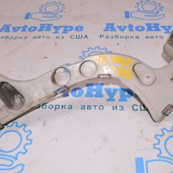 Крепление заднего бампера внешн правое Ford Focus mk3 11-14 дорест 5d CP9Z-17D948-A