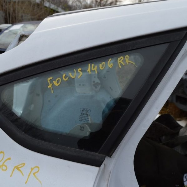 Форточка (глухое стекло) задняя правая Ford Focus mk3 11-18 5d с молдингом мат CV6Z-5829710-A