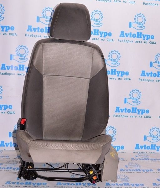 Водительское сидение Ford Focus mk3 11-14 беж тряпка (06) CV6Z-5862901-CB