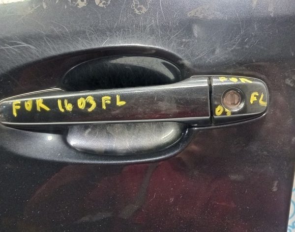 Заглушка внешней ручки перед лев Subaru Forester 14-18 SJ 61134FJ200