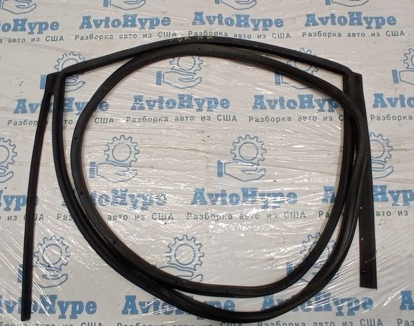 Уплотнитель двери зад прав Subaru Forester 14-18 SJ 63512SG001