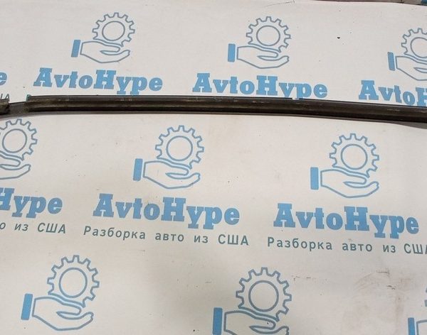 Молдинг дверь-стекло центральный перед лев Jeep Renegade 15- 68256324AA