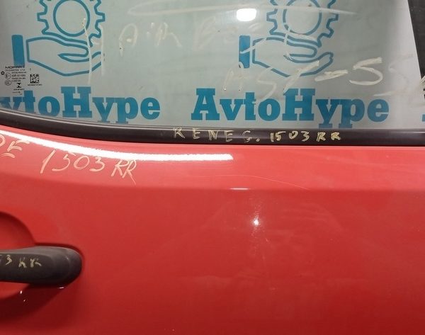 Молдинг дверь-стекло центральный зад прав Jeep Renegade 15- 68404917AA