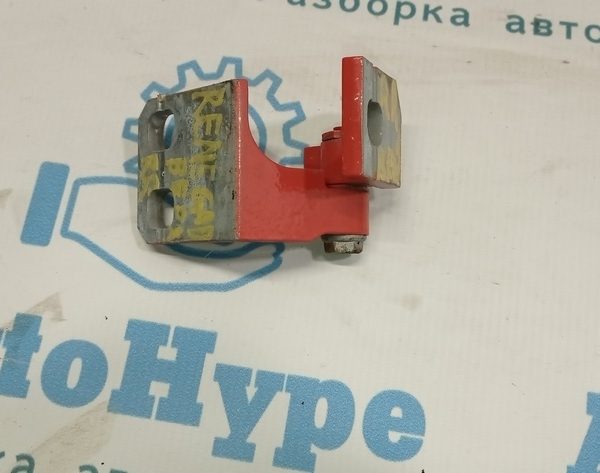 Петля двери верхняя зад прав Jeep Renegade 15- 68246405AA
