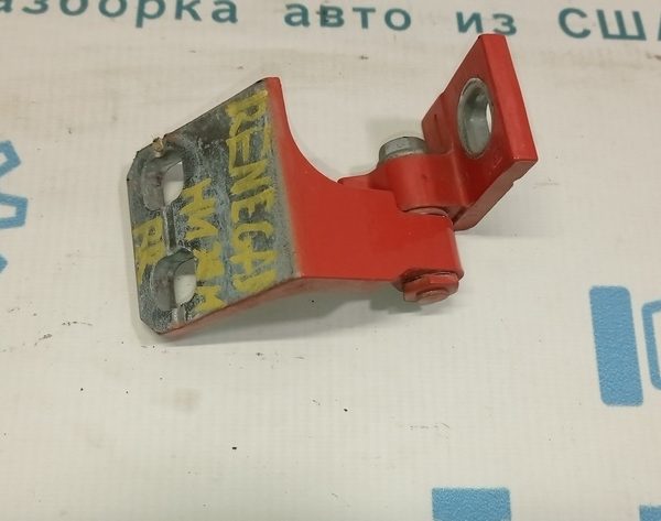 Петля двери нижняя зад прав Jeep Renegade 15- 68246406AA