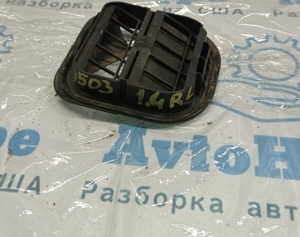 Щиток вентиляции левый Jeep Renegade 15- 68245326AA