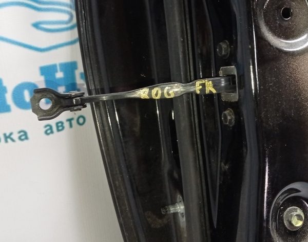 Ограничитель двери перед прав Nissan Rogue 14- 80430-4CL0A