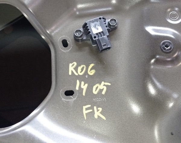 Датчик подушки безопасности дверь прав Nissan Rogue 14- 98836-3TA5B