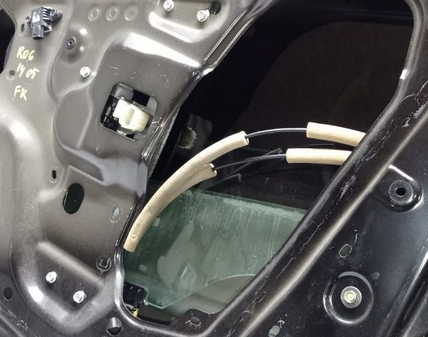 Стекло двери перед прав Nissan Rogue 14- 80300-9TA0A