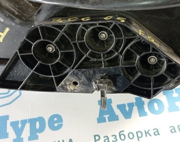 Крепление переднего бампера под фару прав Nissan Rogue 14-16 26042-5HA0A