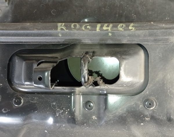 Уплотнитель капота центр Nissan Rogue 14- 65810-4BA1B