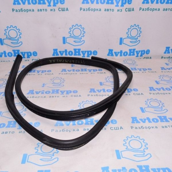 Уплотнитель дверного проема зад прав Jeep Compass 11-16 5074648AE