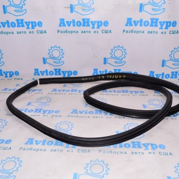 Уплотнитель дверного проема зад лев Jeep Compass 11-16 5074649AE