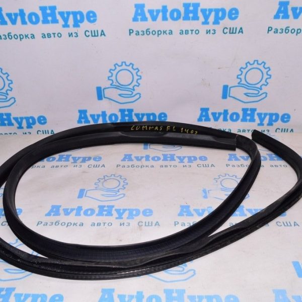 Уплотнитель дверного проема перед лев Jeep Compass 11-16 5074645AF