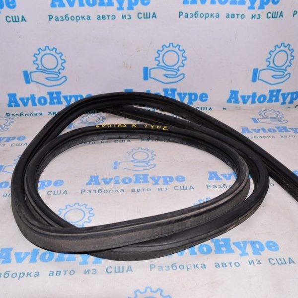 Уплотнитель (резина) двери багажника Jeep Compass 11-16 68184800AB