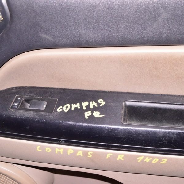 Управление стеклоподъемником перед прав Jeep Compass 11-16 (02) запилен 4602785AD