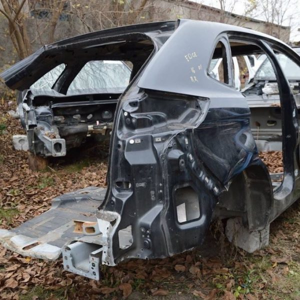 Четверть крыло задняя правая Ford Edge 16-(01) черная небольшая примятость FT4Z-5827840-A