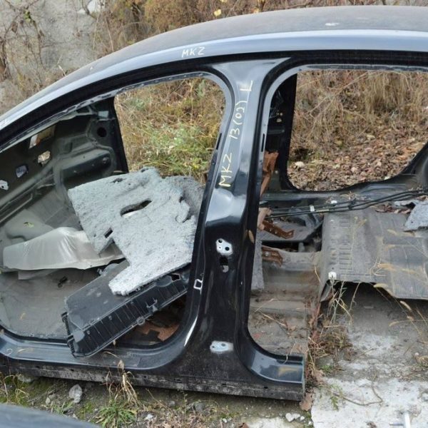 Стойка кузовная центральная левая Lincoln MKZ 13- (02) черный цвет DP5Z-54211A11-A