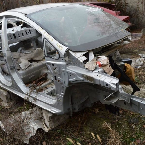 Четверть передняя правая Ford Fiesta 11-19  серебро цвет ux (02) D2BZ-16054-A