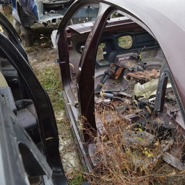 Стойка кузовная центральная левая VW Passat b7 USA (01) бургунди 561-809-835