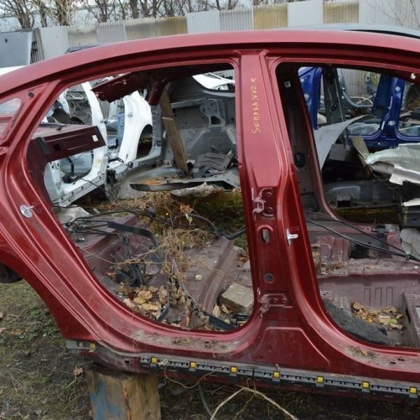 Стойка кузовная центральная правая Hyundai Sonata 15-17 usa красная,цвет TR (02) 71402-C2B00