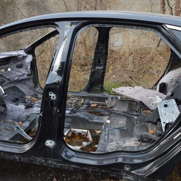 Стойка кузовная центральная левая Lincoln MKZ 13-черный цвет UH (03) DP5Z-54211A11-A