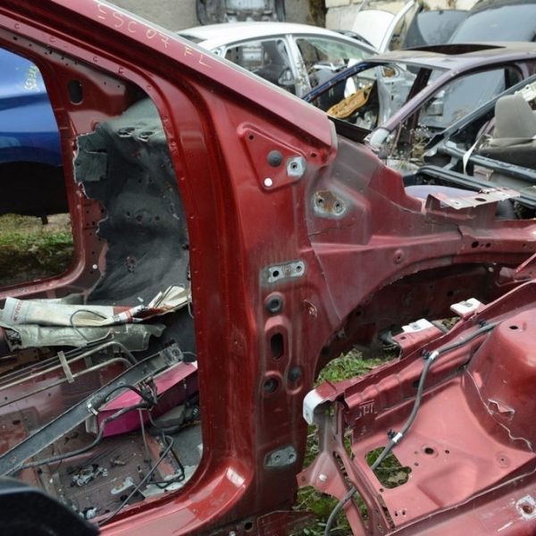 Четверть передняя правая Ford Escape MK3 13-16 дорест красн.цвет RR (07) CV6Z-16054-B