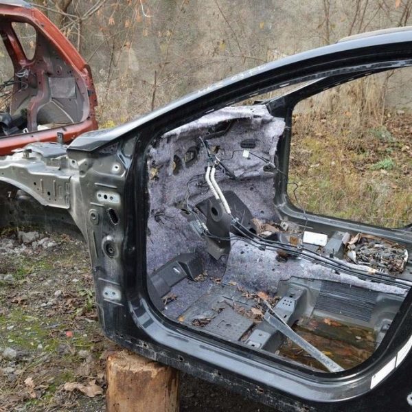 Четверть передняя левая Lincoln MKZ 13-черный цвет UH (03) GG9Z-16055-A