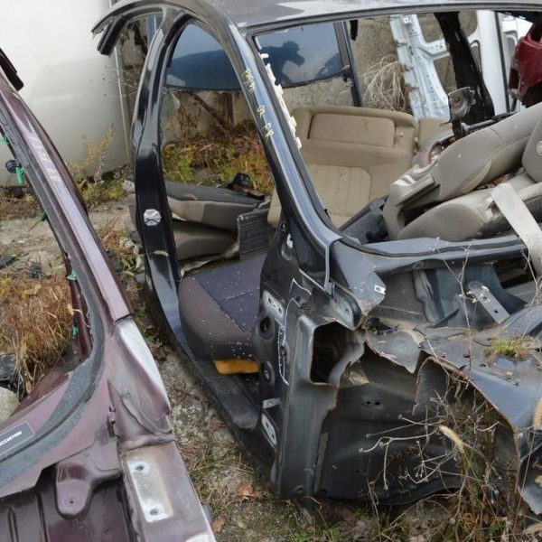 Четверть передняя правая Ford Fusion mk5 13- (02) черная,только стойка под петли DG9Z-16054-A