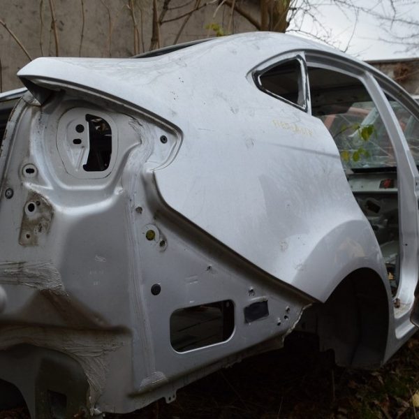 Четверть крыло задняя правая Ford Fiesta 11-19  серебро цвет ux (01) G2BZ-5427840-A