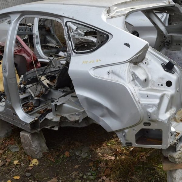 Четверть крыло задняя левая Ford Focus mk3 11-18 5d (02) серебро окуляр