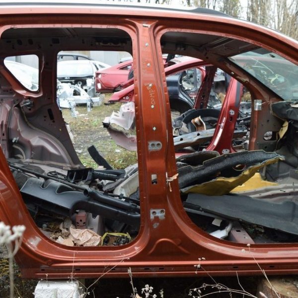 Стойка кузовная центральная правая Jeep Compass 11-16 (01) оранжевый цвет 68001970AF