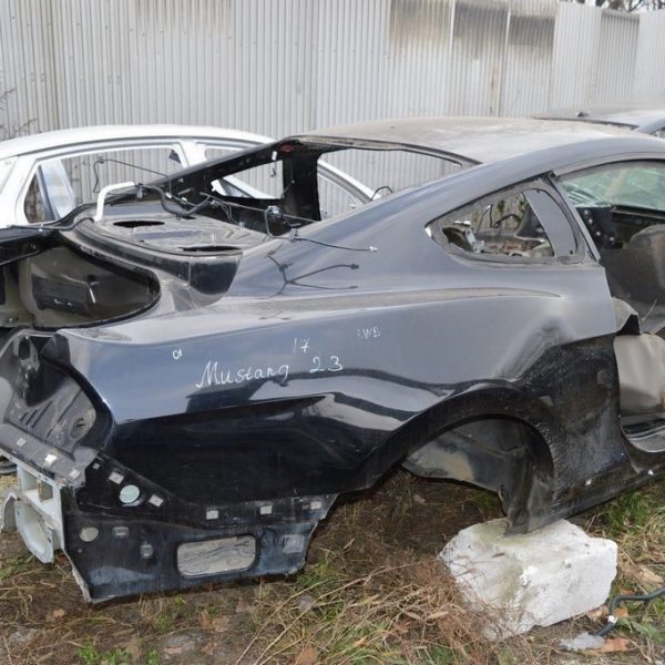 Четверть крыло задняя правая Ford Mustang mk6 15- купе черная,цвет G1 (01) ,филенка вваривалас fr3z-6327840-a