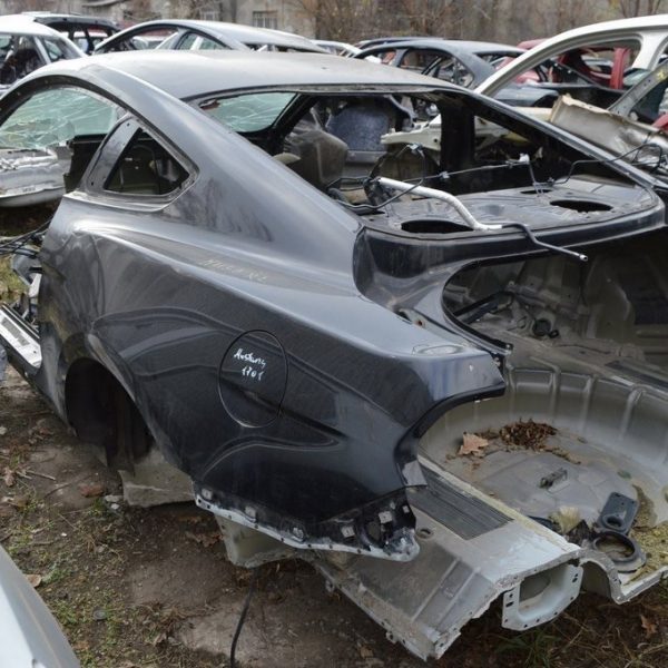 Лючок бензобака Ford Mustang mk6 15-черный,цвет G1 (01) (с корпусом) fr3z-63405a26-a