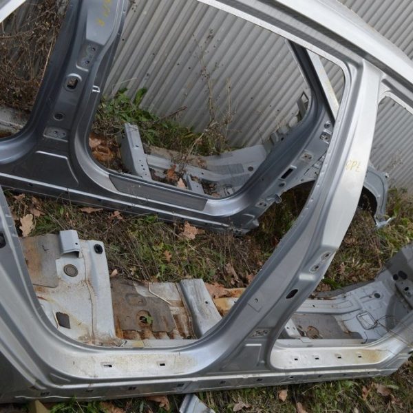 Стойка кузовная центральная правая Kia Optima 11-15 (03) серебро 71402-4CB00