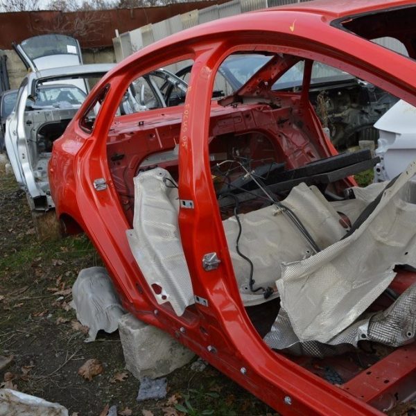 Стойка кузовная центральная правая Ford Focus mk3 11-18 (05) красная CM5Z-58211A10-A