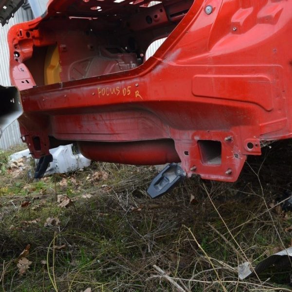 Задняя панель Ford Focus mk3 11-18 4d в сборе 2 части (05) красная BM5Z-5840320-A