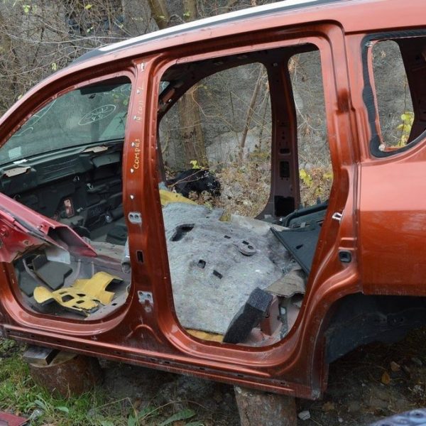 Стойка кузовная центральная левая Jeep Compass 11-16 (01) оранжевый цвет 68001971AF