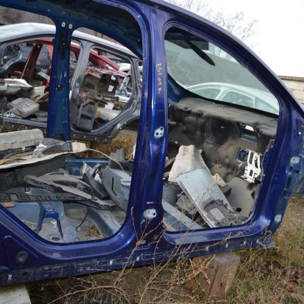 Стойка кузовная центральная правая Ford Escape MK3 13-синий цвет J4(05) CJ5Z-7824300-A